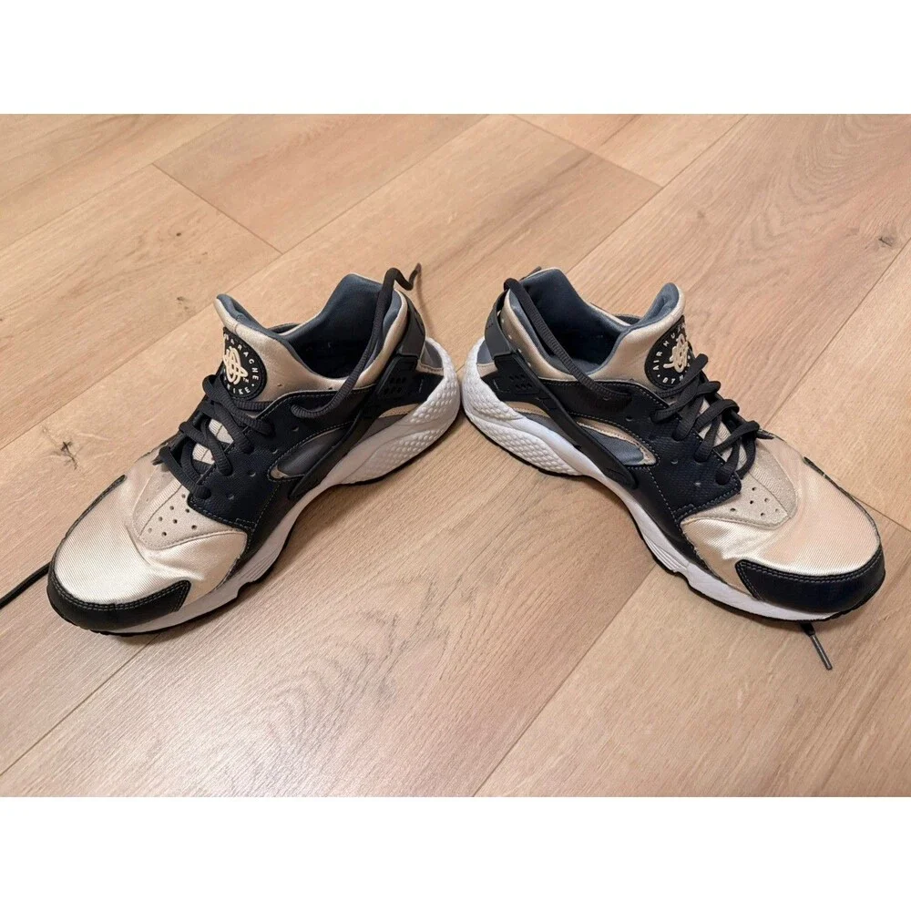 Nike Air Huarache Run Size 9.5 Womens Shoe 634835-019 Oatmeal Grey Running Shoe